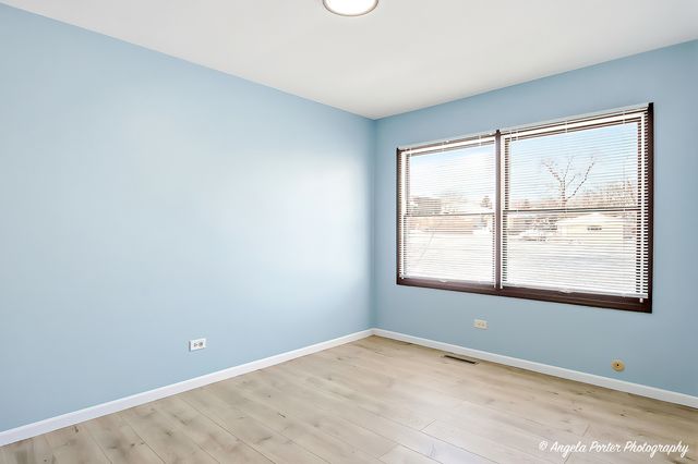 831 Washington Street 2, Woodstock, IL 60098