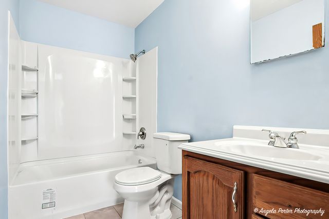 831 Washington Street 2, Woodstock, IL 60098