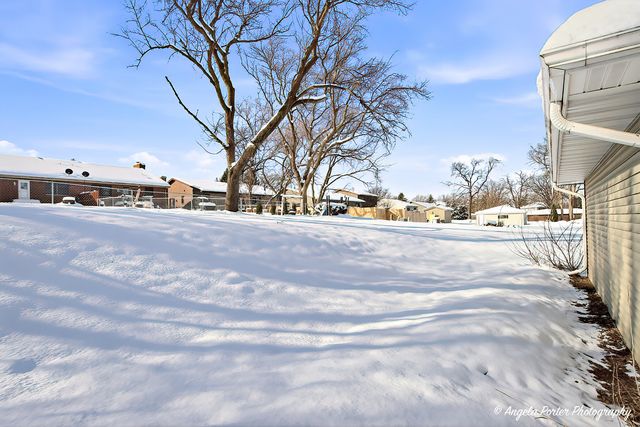 831 Washington Street 2, Woodstock, IL 60098