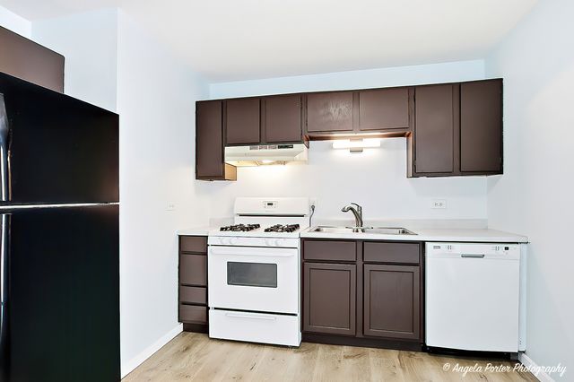 831 Washington Street 2, Woodstock, IL 60098