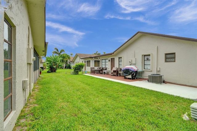 1527 SW 22nd Terrace, Deerfield Beach, FL 33442