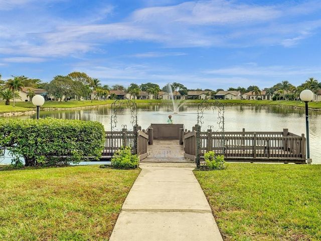 1527 SW 22nd Terrace, Deerfield Beach, FL 33442