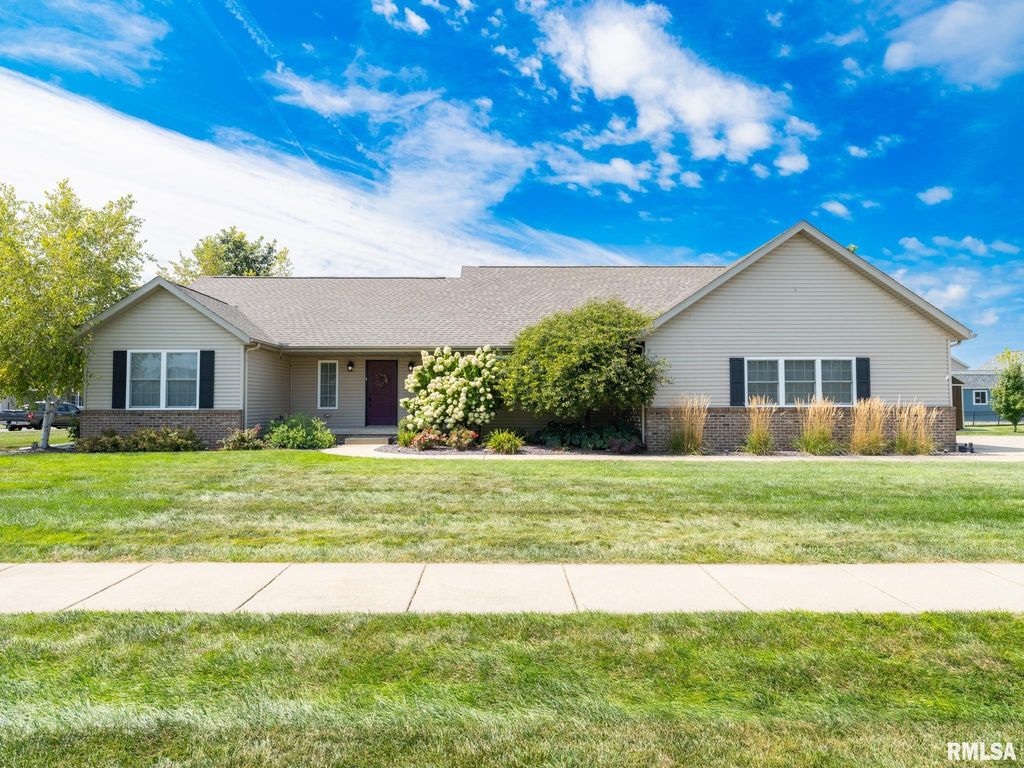 1322 COURTNEY Drive, Washington, IL 61571