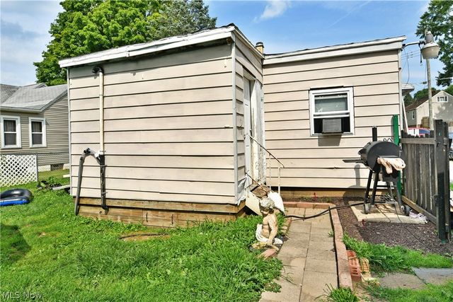 42 Dangel Avenue, Akron, OH 44312