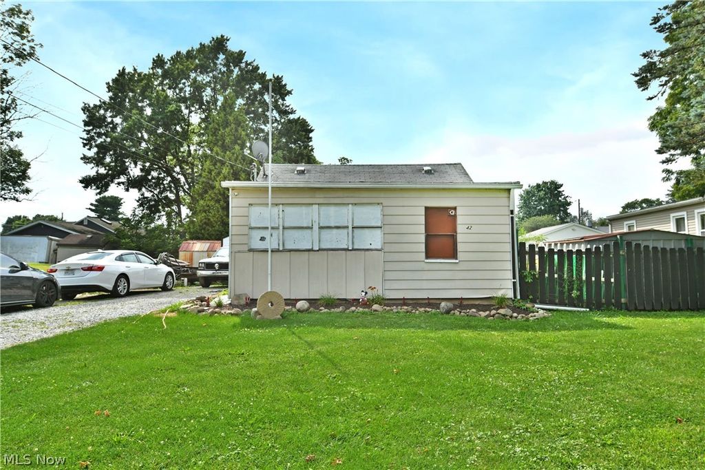 42 Dangel Avenue, Akron, OH 44312