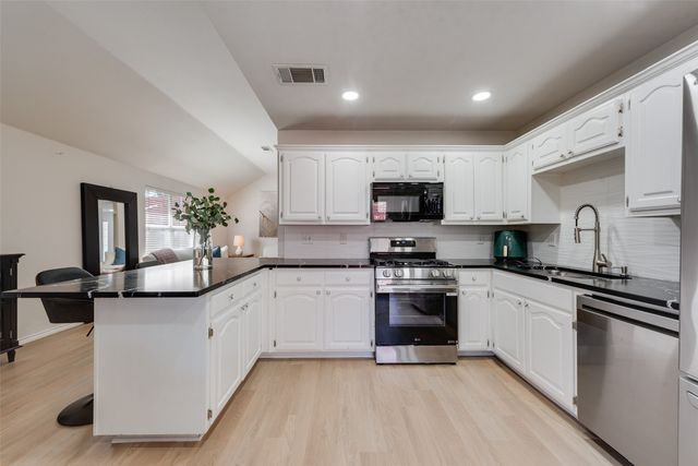 4104 Creekmeadow Drive, Carrollton, TX 75010