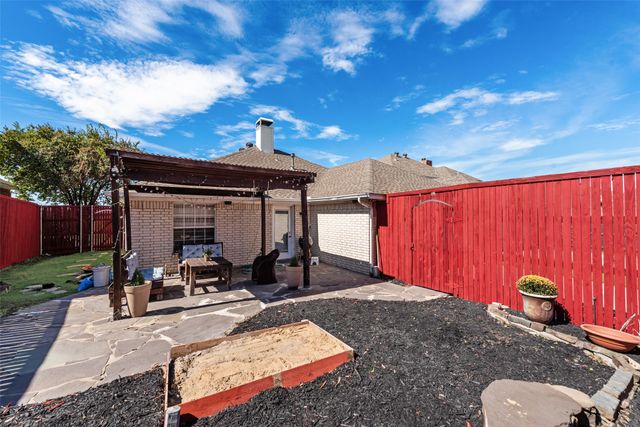 4104 Creekmeadow Drive, Carrollton, TX 75010
