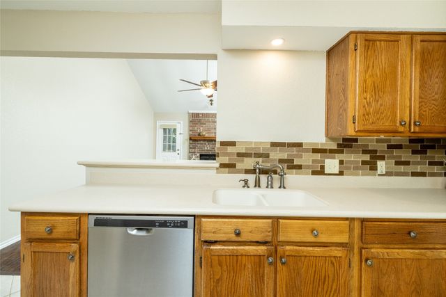 2403 Bayberry Lane, Euless, TX 76039