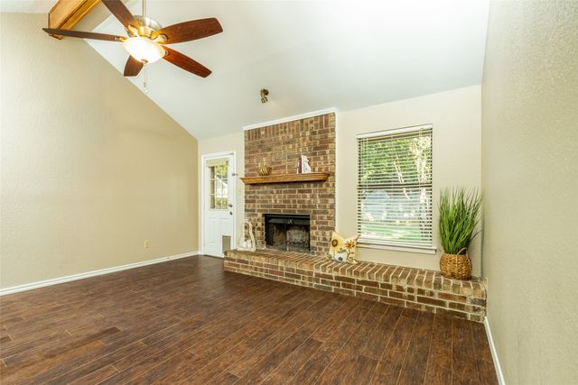 2403 Bayberry Lane, Euless, TX 76039