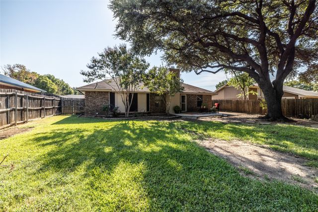 2403 Bayberry Lane, Euless, TX 76039
