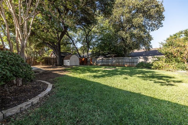 2403 Bayberry Lane, Euless, TX 76039