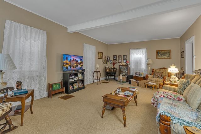 108 Pfeifer Rd, Lancaster Twp, PA 16037