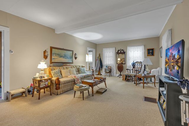 108 Pfeifer Rd, Lancaster Twp, PA 16037