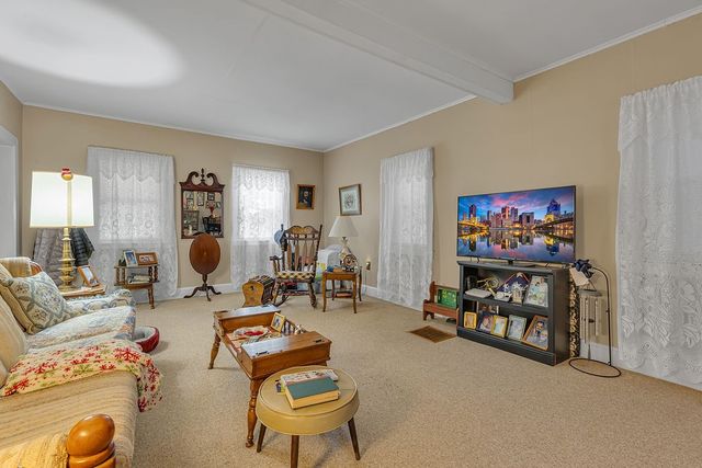 108 Pfeifer Rd, Lancaster Twp, PA 16037