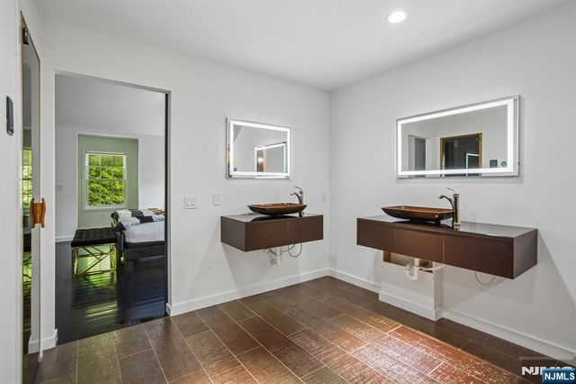 2b Paris Avenue, Rockleigh, NJ 07647