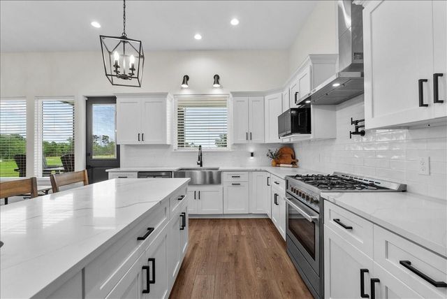 8228 Avenue L, Santa Fe, TX 77510