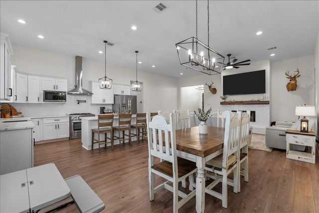8228 Avenue L, Santa Fe, TX 77510