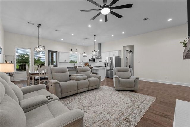 8228 Avenue L, Santa Fe, TX 77510