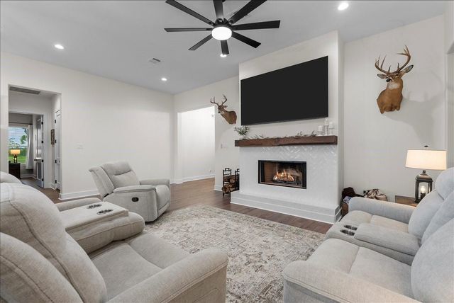 8228 Avenue L, Santa Fe, TX 77510