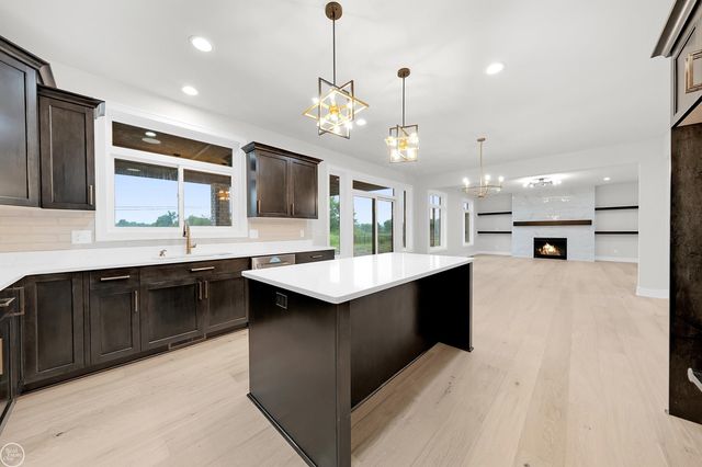 36711 N Pointe Drive, New Baltimore, MI 48047