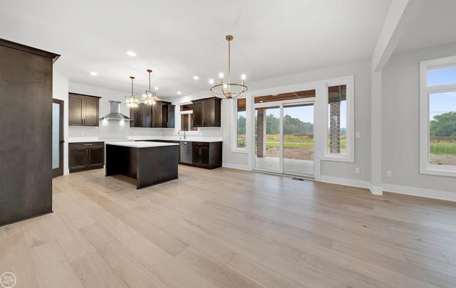 36711 N Pointe Drive, New Baltimore, MI 48047