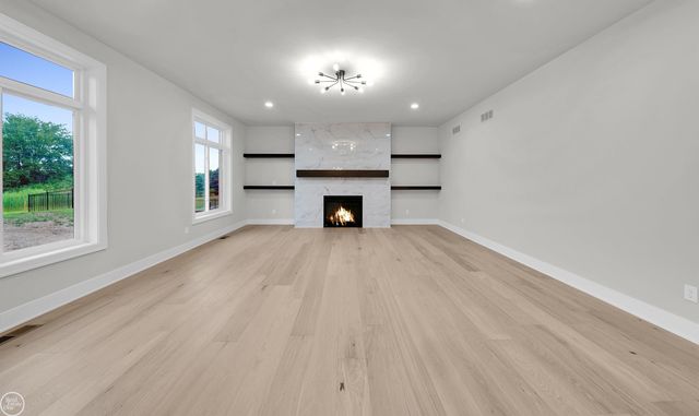 36711 N Pointe Drive, New Baltimore, MI 48047