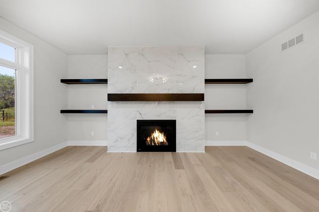 36711 N Pointe Drive, New Baltimore, MI 48047