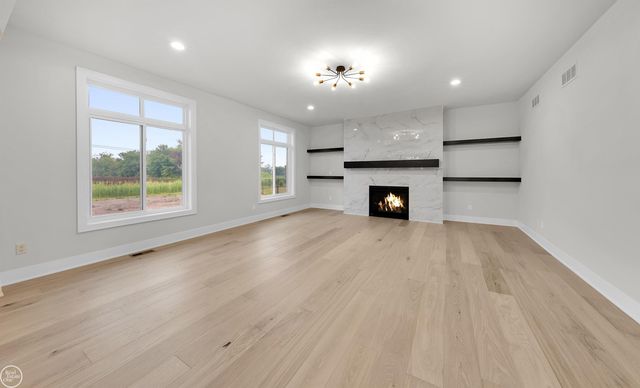 36711 N Pointe Drive, New Baltimore, MI 48047