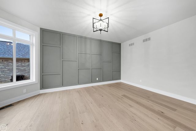 36711 N Pointe Drive, New Baltimore, MI 48047