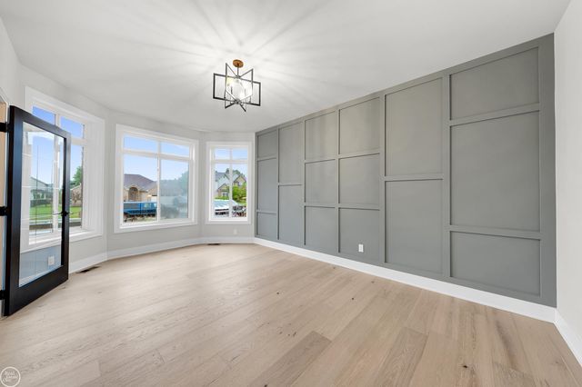 36711 N Pointe Drive, New Baltimore, MI 48047