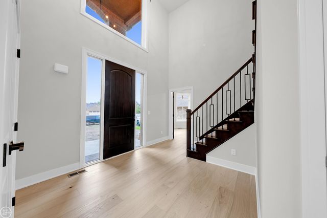 36711 N Pointe Drive, New Baltimore, MI 48047