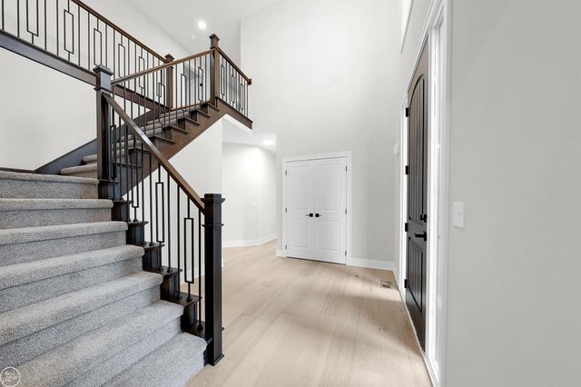 36711 N Pointe Drive, New Baltimore, MI 48047