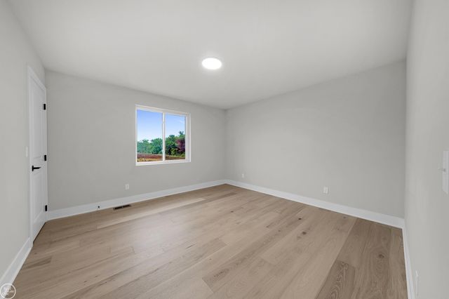 36711 N Pointe Drive, New Baltimore, MI 48047