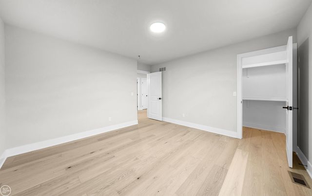 36711 N Pointe Drive, New Baltimore, MI 48047