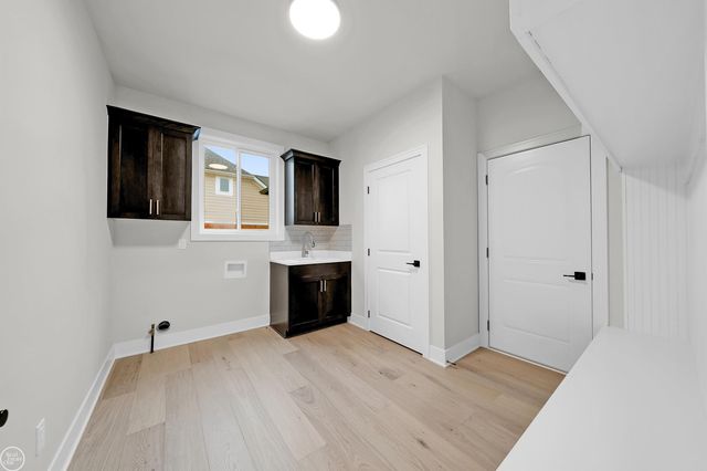 36711 N Pointe Drive, New Baltimore, MI 48047