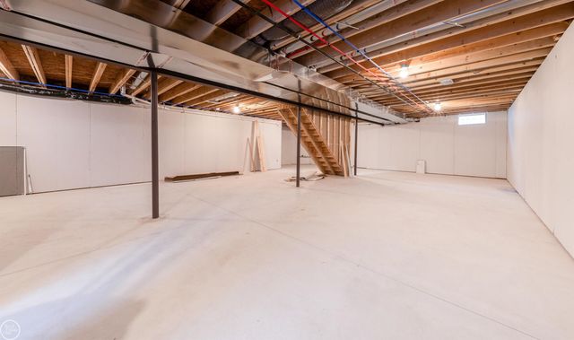 36711 N Pointe Drive, New Baltimore, MI 48047