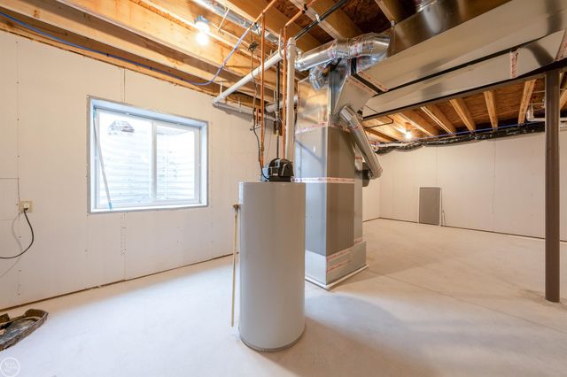 36711 N Pointe Drive, New Baltimore, MI 48047