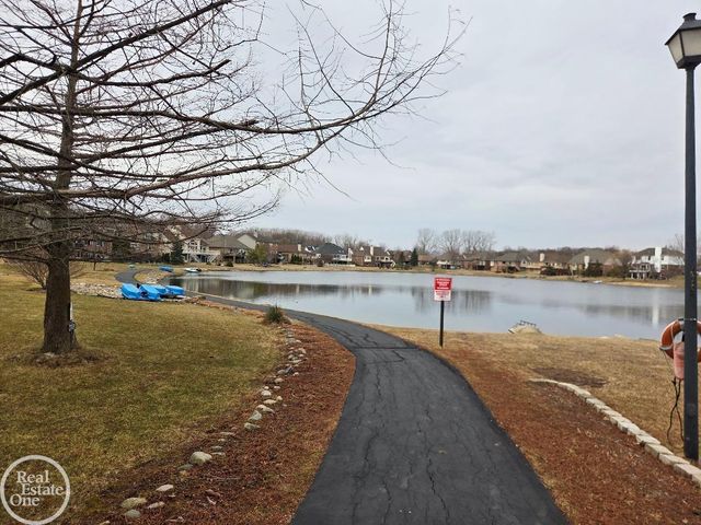 36711 N Pointe Drive, New Baltimore, MI 48047