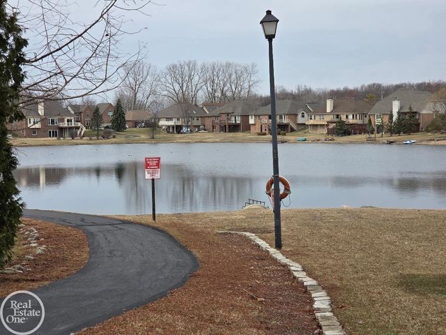 36711 N Pointe Drive, New Baltimore, MI 48047