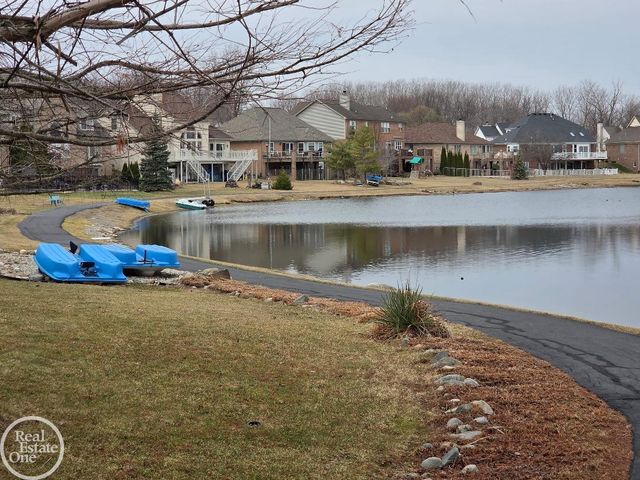 36711 N Pointe Drive, New Baltimore, MI 48047