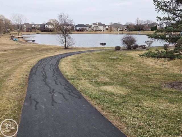 36711 N Pointe Drive, New Baltimore, MI 48047