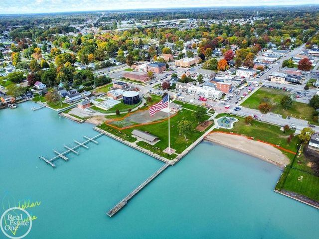 36711 N Pointe Drive, New Baltimore, MI 48047