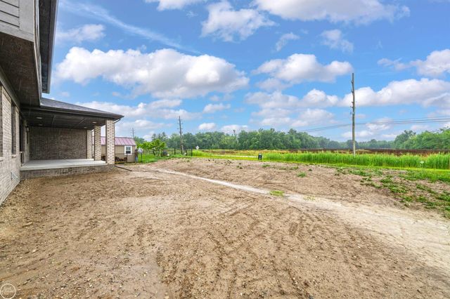 36711 N Pointe Drive, New Baltimore, MI 48047