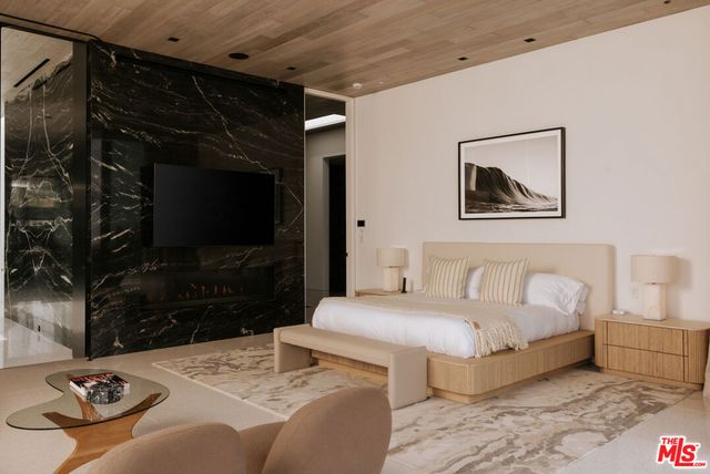 1536 Blue Jay Way, Los Angeles, CA 90069