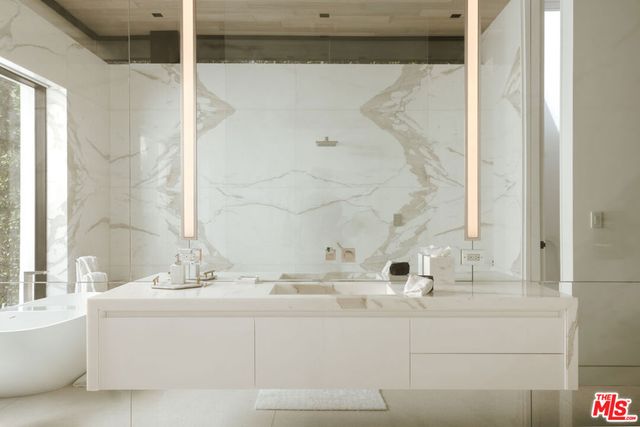 1536 Blue Jay Way, Los Angeles, CA 90069