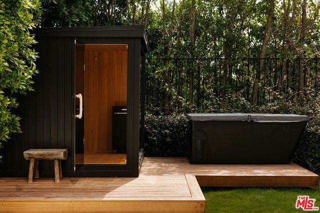 1536 Blue Jay Way, Los Angeles, CA 90069