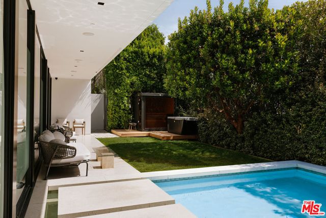 1536 Blue Jay Way, Los Angeles, CA 90069