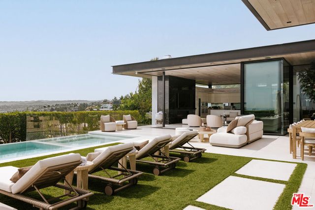 1536 Blue Jay Way, Los Angeles, CA 90069