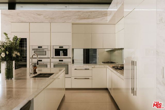 1536 Blue Jay Way, Los Angeles, CA 90069