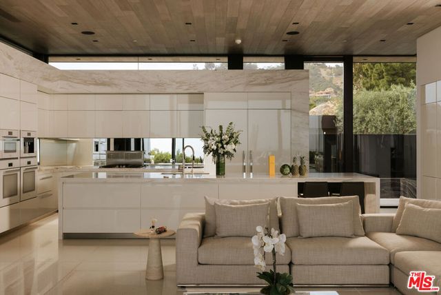 1536 Blue Jay Way, Los Angeles, CA 90069